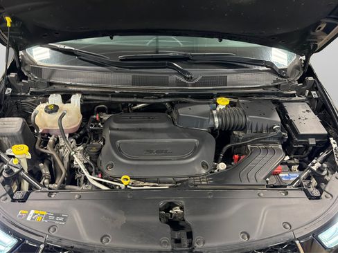 Used 2023 Chrysler Pacifica Limited FWD image 12