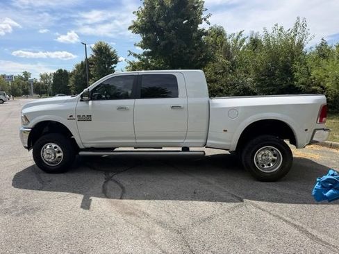 Used 2018 RAM 3500 Laramie w/ Convenience Group AWD/4WD image 4