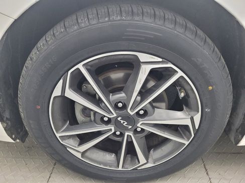 Used 2023 Kia Forte LXS image 31