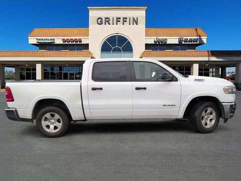 Used 2025 RAM 1500 Big Horn AWD/4WD image 3