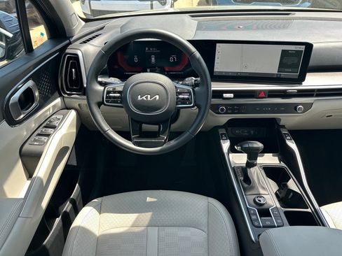 Used 2025 Kia Sorento S w/ Panoramic Sunroof Package image 7