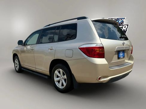 Used 2010 Toyota Highlander 2WD image 4