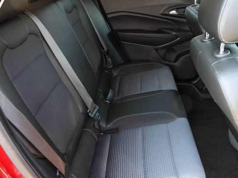 Used 2025 Chevrolet Trax LT FWD image 16