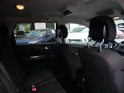 Used 2019 Dodge Journey SE w/ Connectivity Group FWD image 24