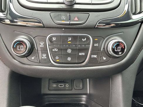Used 2024 Chevrolet Equinox RS w/ RS Leather Package FWD image 19