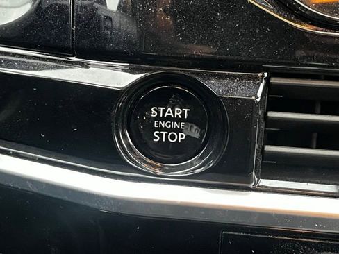 Used 2025 Nissan Pathfinder SV w/ SV Premium Package image 20