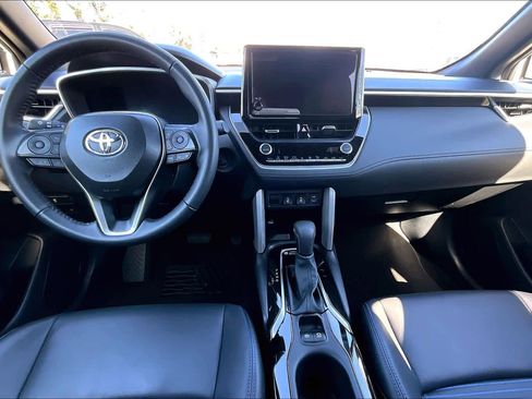 Used 2025 Toyota Corolla Cross XSE w/ Convenience Package image 16