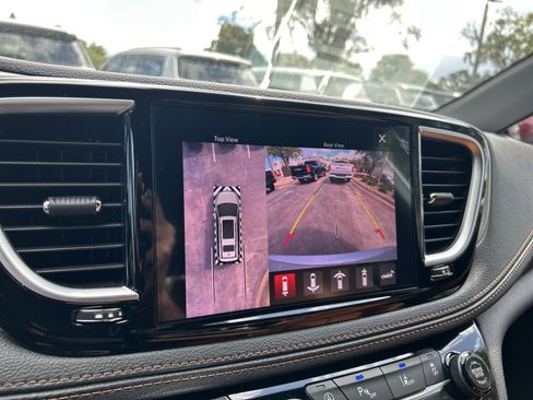 New 2026 Chrysler Pacifica Pinnacle image 34