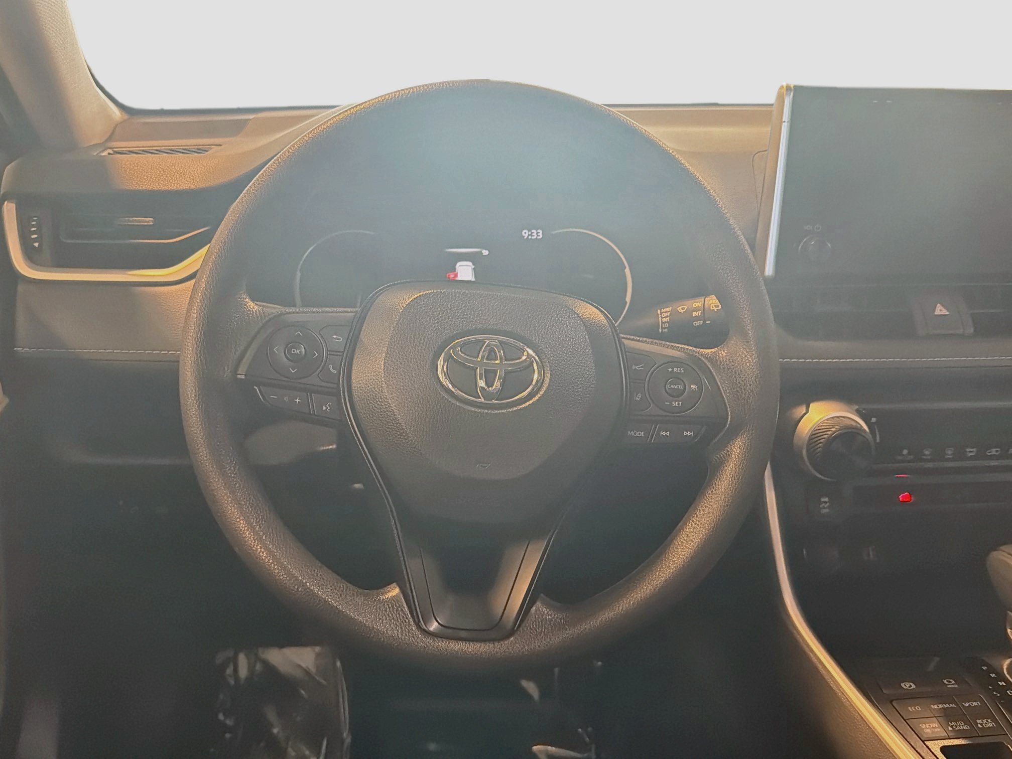 Used 2025 Toyota RAV4 LE AWD/4WD image 17