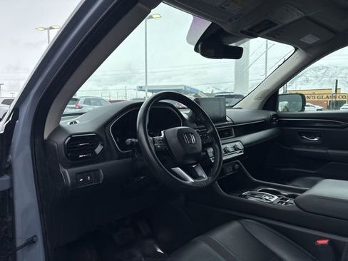 Used 2023 Honda Pilot Touring image 10