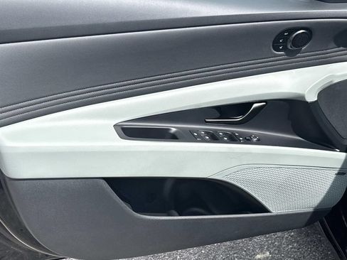 Used 2025 Hyundai Elantra Limited FWD image 16