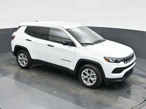 Used 2025 Jeep Compass Sport image 31