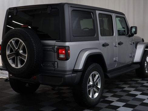 Used 2018 Jeep Wrangler Unlimited Sahara image 17