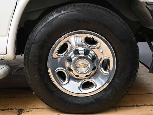 Used 2024 Chevrolet Express 2500 w/ Driver Convenience Package image 15