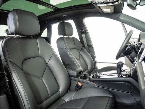 New 2026 Porsche Macan Turbo AWD/4WD image 24
