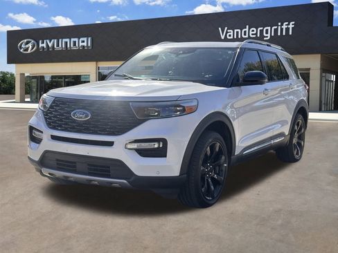 Used 2020 Ford Explorer Platinum w/ Premium Technology Package image 4