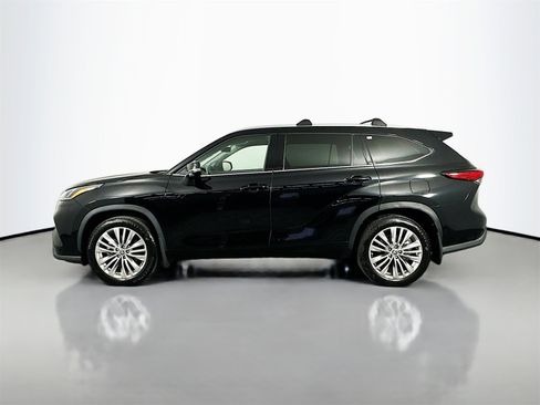 Used 2023 Toyota Highlander Platinum image 4