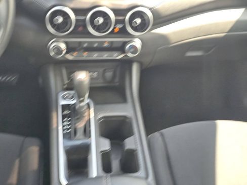 Used 2024 Nissan Sentra SV FWD image 17