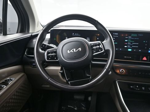 Certified 2025 Kia Carnival LXS image 32