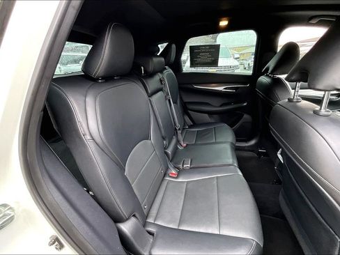 Used 2022 INFINITI QX50 Luxe w/ Appearance Package FWD image 38