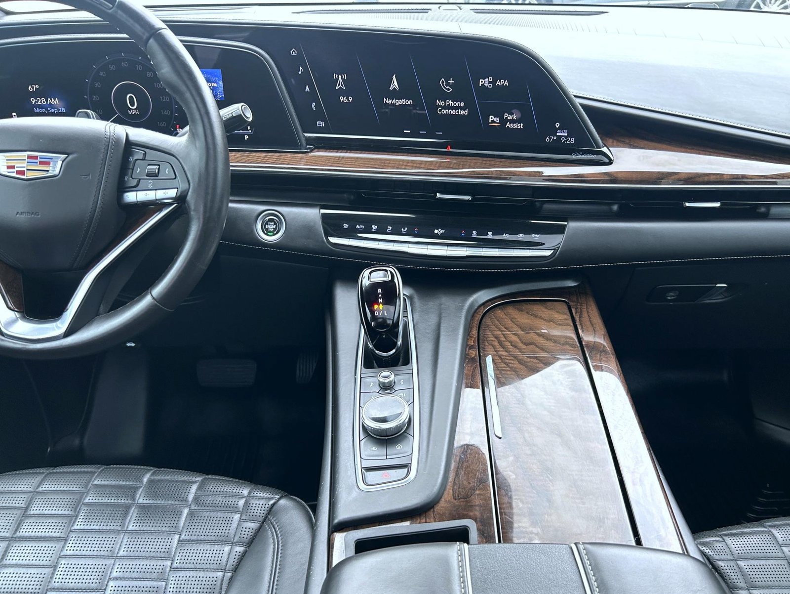 Used 2021 Cadillac Escalade Premium Luxury Platinum w/ Heavy-Duty Trailer Package AWD/4WD image 18