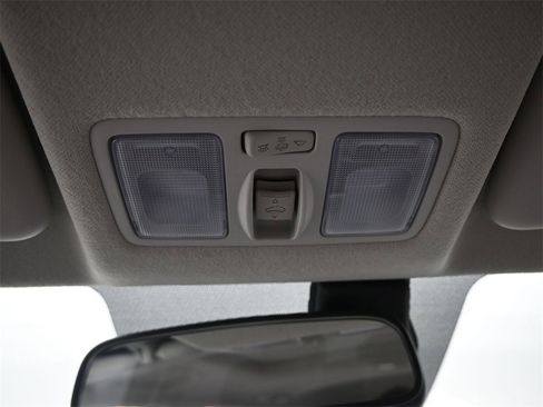 Used 2023 Hyundai Venue SEL image 28