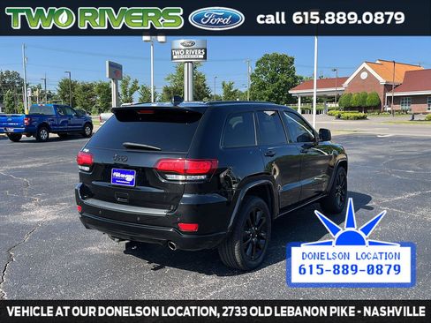 Used 2018 Jeep Grand Cherokee Altitude AWD/4WD image 11