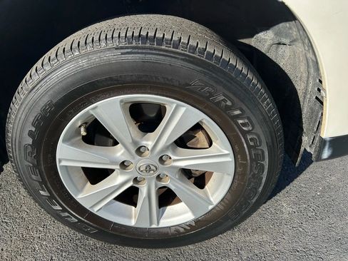 Used 2011 Toyota Highlander 2WD w/ Tech Pkg image 29