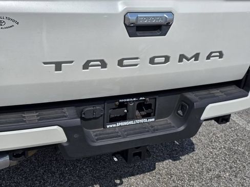 Used 2025 Toyota Tacoma Limited AWD/4WD image 15
