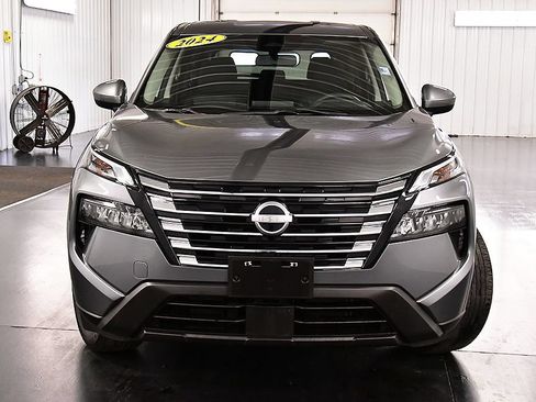 Used 2024 Nissan Rogue SV AWD/4WD image 2