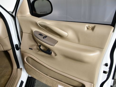 Used 1998 Ford Expedition Eddie Bauer RWD image 34