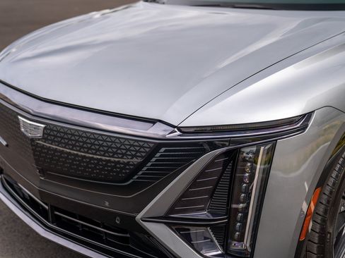 Used 2026 Cadillac Lyriq Signature Sport AWD/4WD image 30