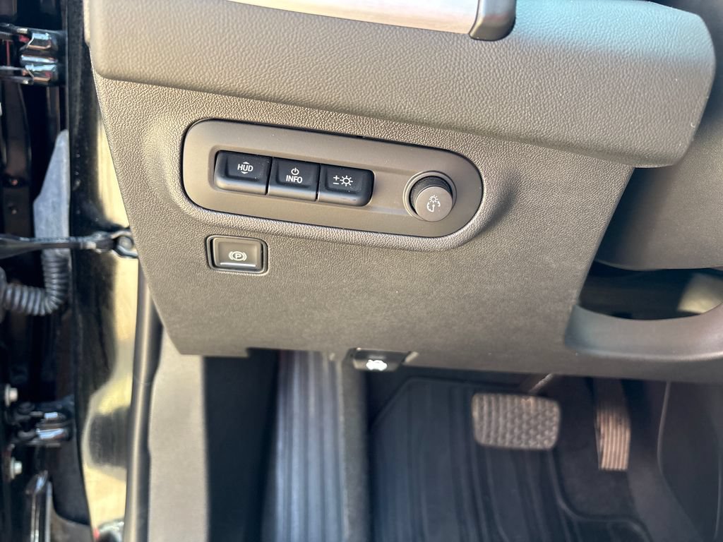 Used 2023 GMC Terrain SLT w/ Tech Package FWD image 30