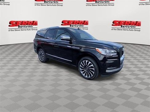 Used 2022 Lincoln Navigator Black Label image 3