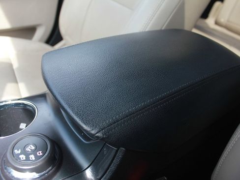 Used 2018 Ford Explorer XLT w/ Equipment Group 202A image 22