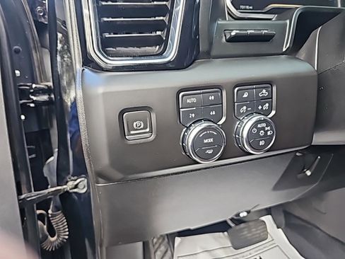 Used 2024 GMC Sierra 2500 Denali Ultimate w/ Max Trailering Package image 17