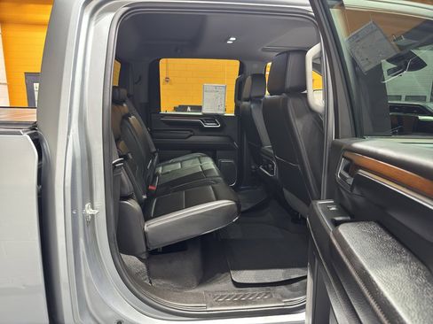 Used 2025 GMC Sierra 3500 Denali w/ Denali Reserve Package image 23