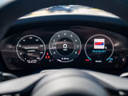 Certified 2025 Porsche 911 Carrera RWD image 15