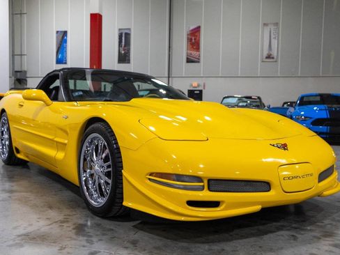 Used 2001 Chevrolet Corvette Convertible w/ Preferred Equipment Group2 image 24