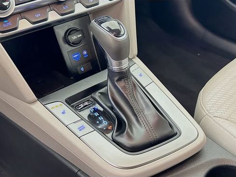 Used 2019 Hyundai Elantra Limited image 25
