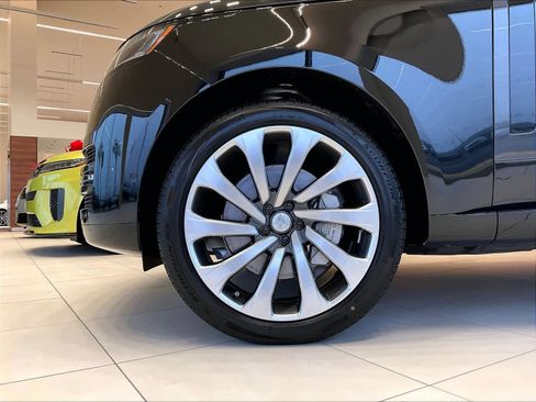 New 2025 Land Rover Range Rover SE image 13