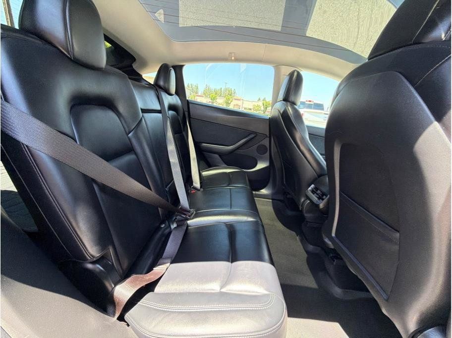 Used 2021 Tesla Model Y Long Range AWD/4WD image 12