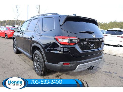 New 2025 Honda Pilot TrailSport image 5