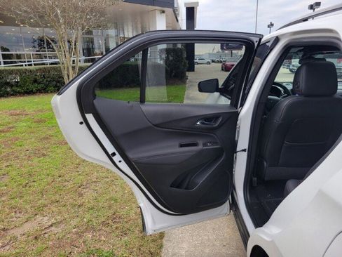 Used 2022 Chevrolet Equinox RS w/ RS Leather Package image 28