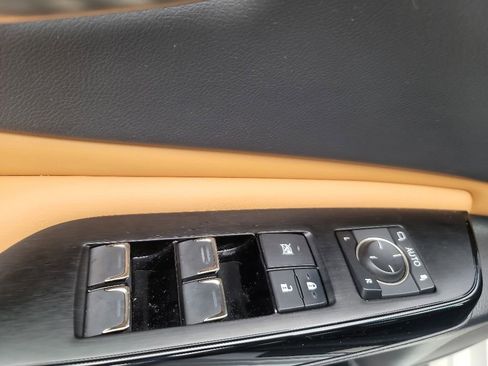 Used 2022 Lexus ES 350 w/ Premium Package FWD image 11