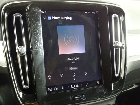 Used 2025 Volvo XC40 B5 Core image 34