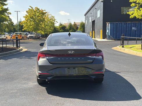 Used 2021 Hyundai Elantra Limited FWD image 14