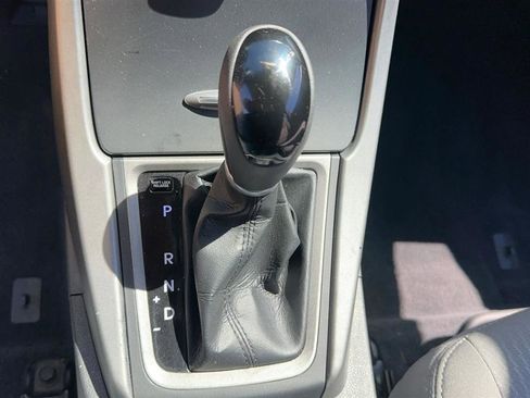 Used 2014 Hyundai Elantra SE image 39