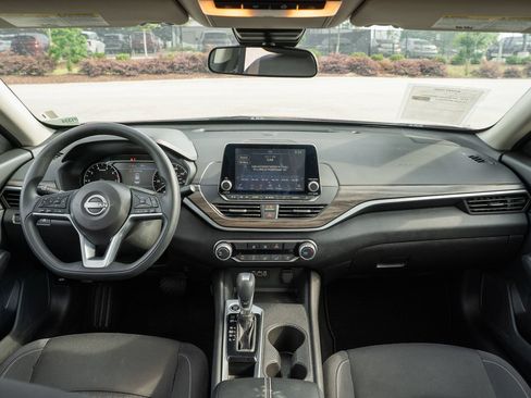 Used 2025 Nissan Altima 2.5 SV FWD image 22