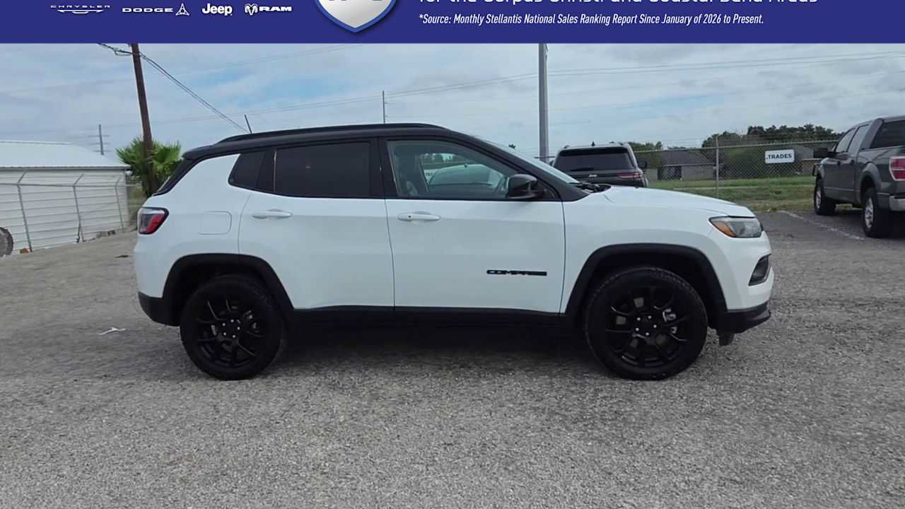 Used 2024 Jeep Compass Latitude w/ Altitude Special Edition AWD/4WD image 9